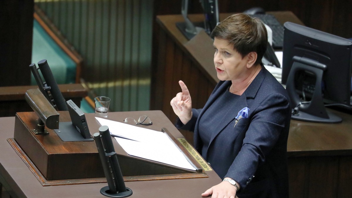 Sejm odrzucił wnioski PO o wotum nieufności wobec wicepremier Beaty Szydło oraz minister rodziny Elżbiety Rafalskiej.