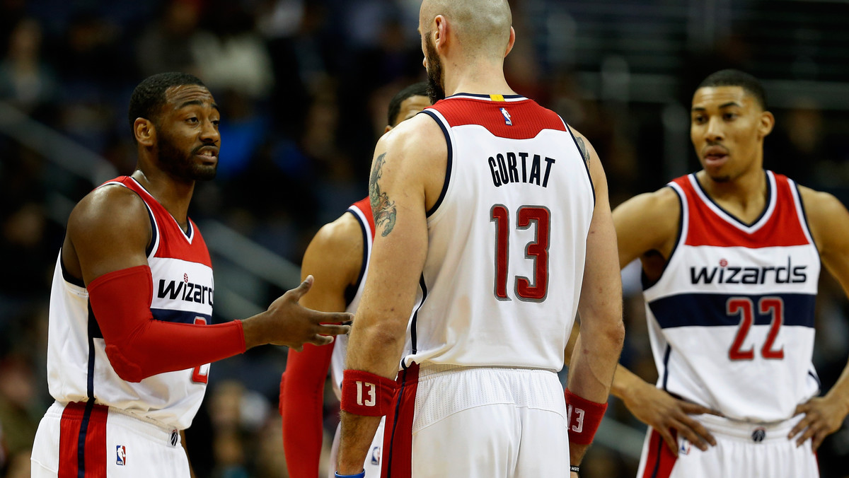 Washington Wizards przegrali 93:114 z Utah Jazz, notując czwartą z rzędu porażkę, obniżającą ich szansę na awans do play-off. Marcin Gortat spisał się słabo, rzucił tylko osiem punktów i wywalczył jedynie cztery zbiórki.