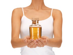 Modny temat bez tajemnic: domowa pielęgnacja olejami. Co i czym można osiągnąć?