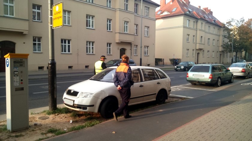 Straż miejska kontroluje parkujących w poznańskiej SPP