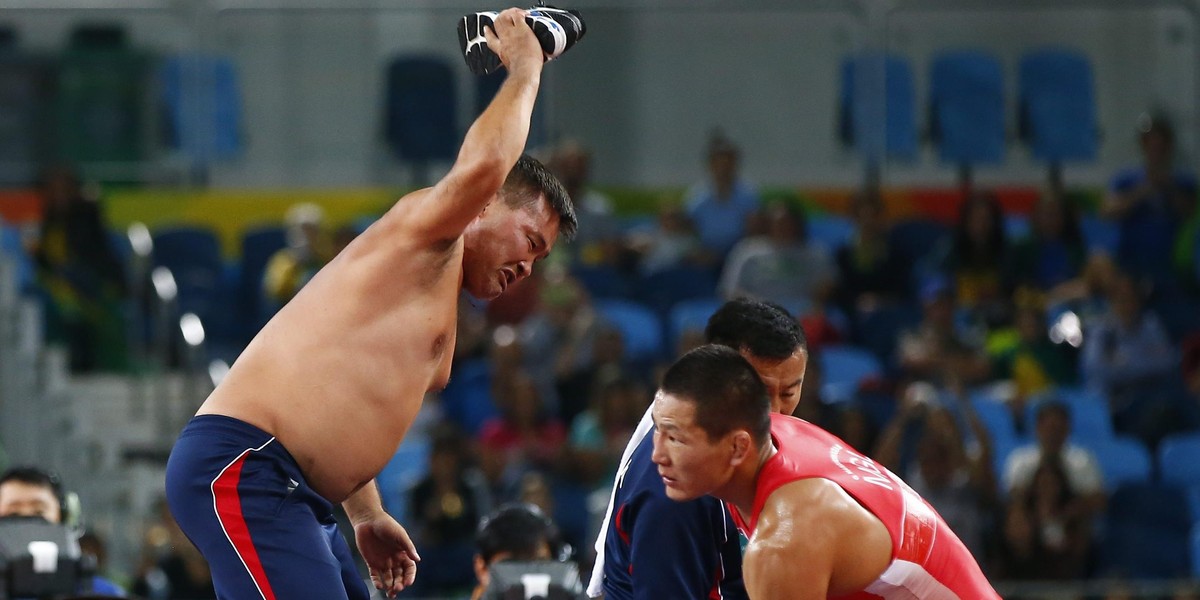 Rio 2016: Zapaśnik okradziony z medalu. Jego trenerzy rozebrali się!