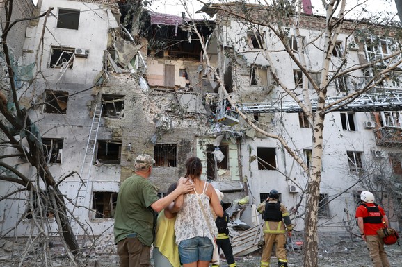 Klizne BOMBE pogodile višespratnice u Zaporožju: Među ranjenima i deca, IMA MRTVIH