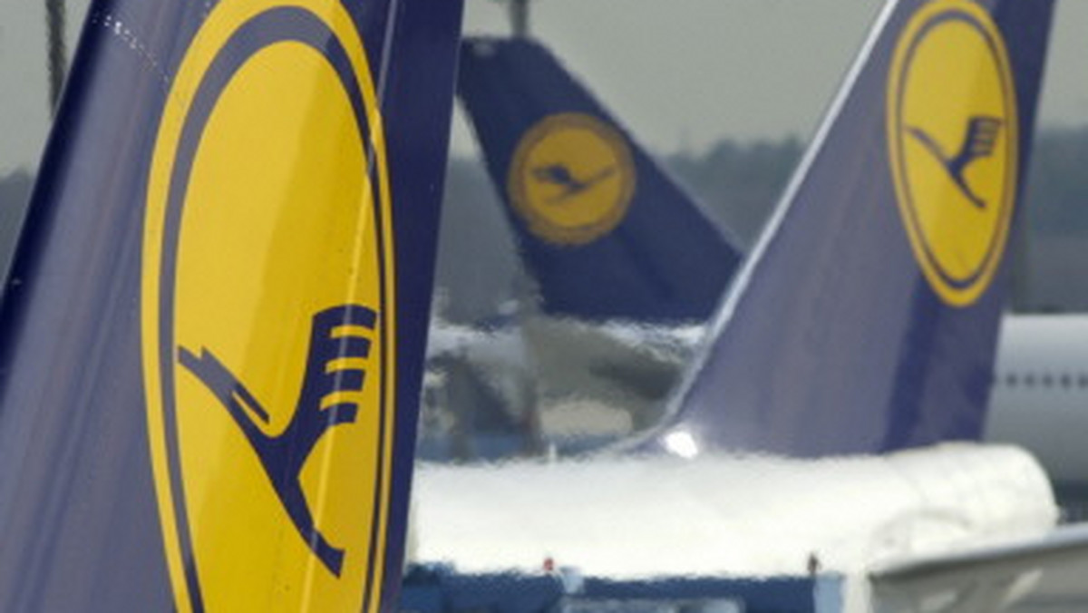 Niemieckie linie lotnicze Lufthansa oferują swoim klientom rekompensatę za deszczowe dni na urlopie, podaje serwis breitbart.com.