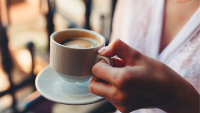 Wlej to do kawy zamiast mleka. Wzmocni serce, oczyści jelita i przyśpieszy metabolizm po 40. roku życia