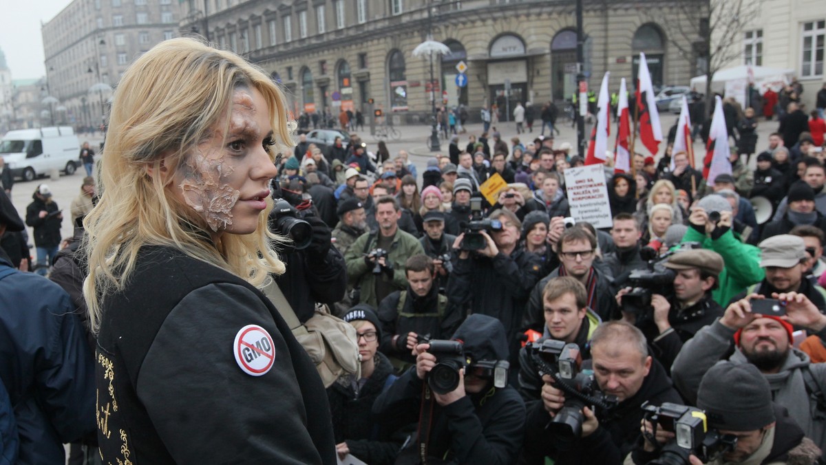 Doda przed Palacem Prezydenckim. "Nie!" dla GMO