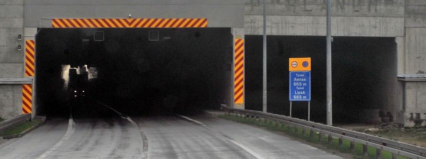 Kroz tunele „Lipak“ i „Železnik“, na obilaznici oko Beograda, vozači već tri godine voze po mrklom mraku