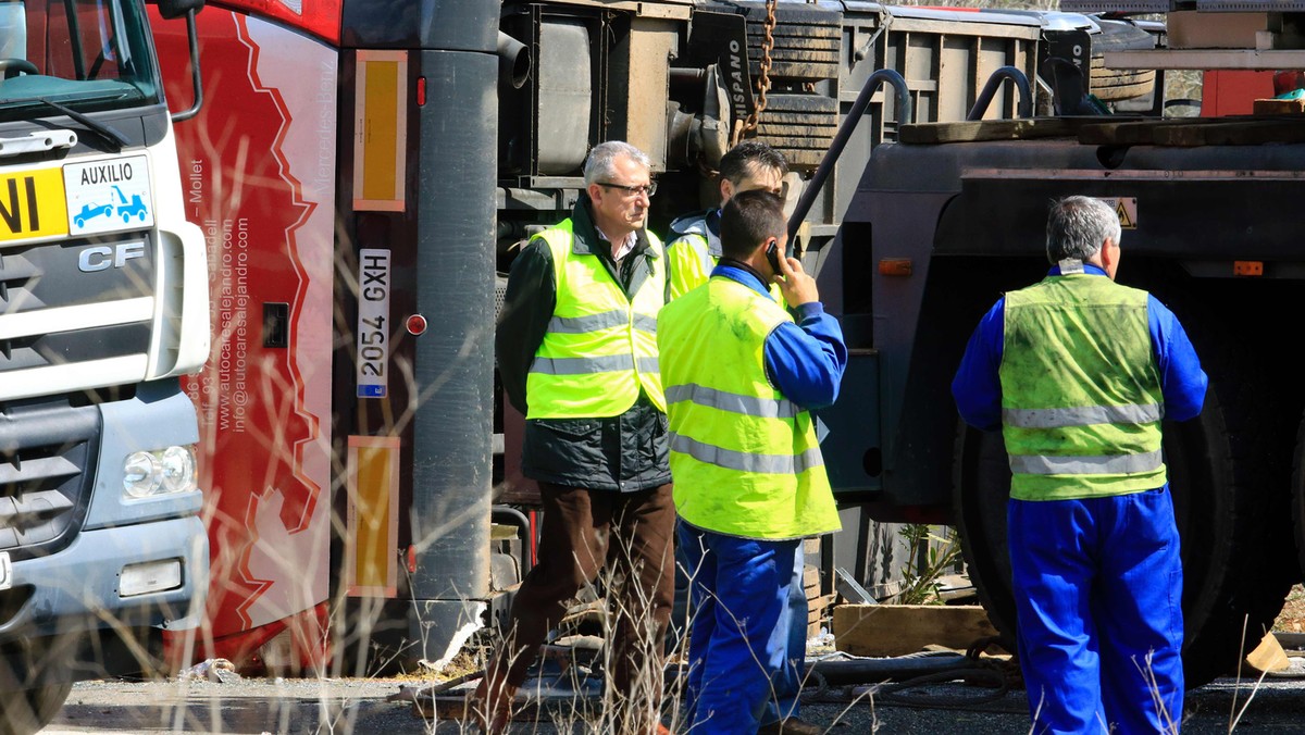 SPAIN-ANIMAL-RIGHTS-BUS-ACCIDENT-STUDENTS