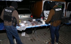 Podróbki o wartości 52 mln złotych. 11 osób zatrzymanych po akcji służb w Wólce Kosowskiej