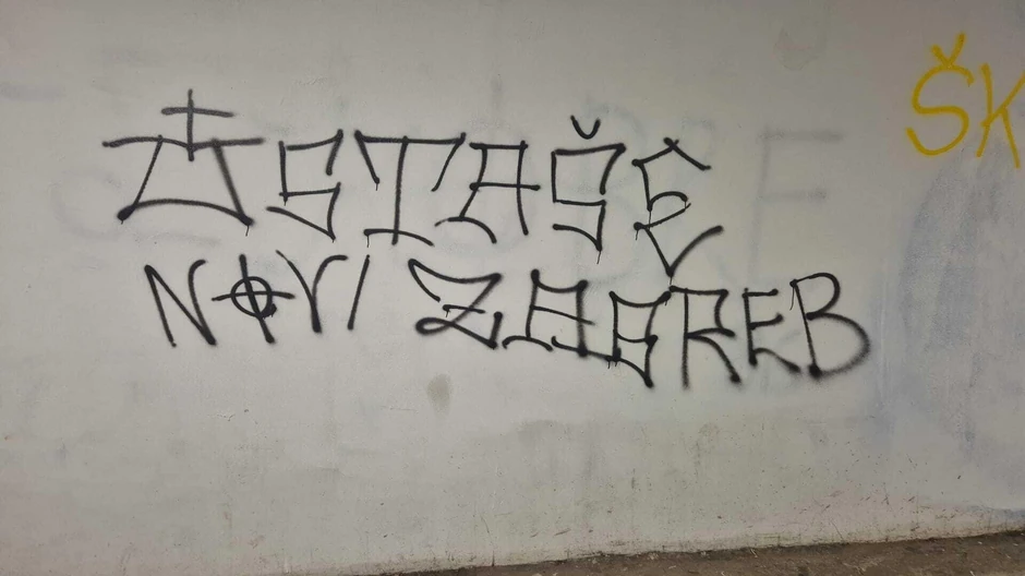 U Zagrebu osvanule preteće poruke Miloradu Pupovcu i ustaški simboli