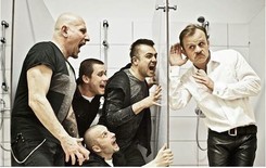 Coma przypomina o sobie teledyskiem 'Snajper'. 'W ramach ogólnoświatowej walki z nudą'