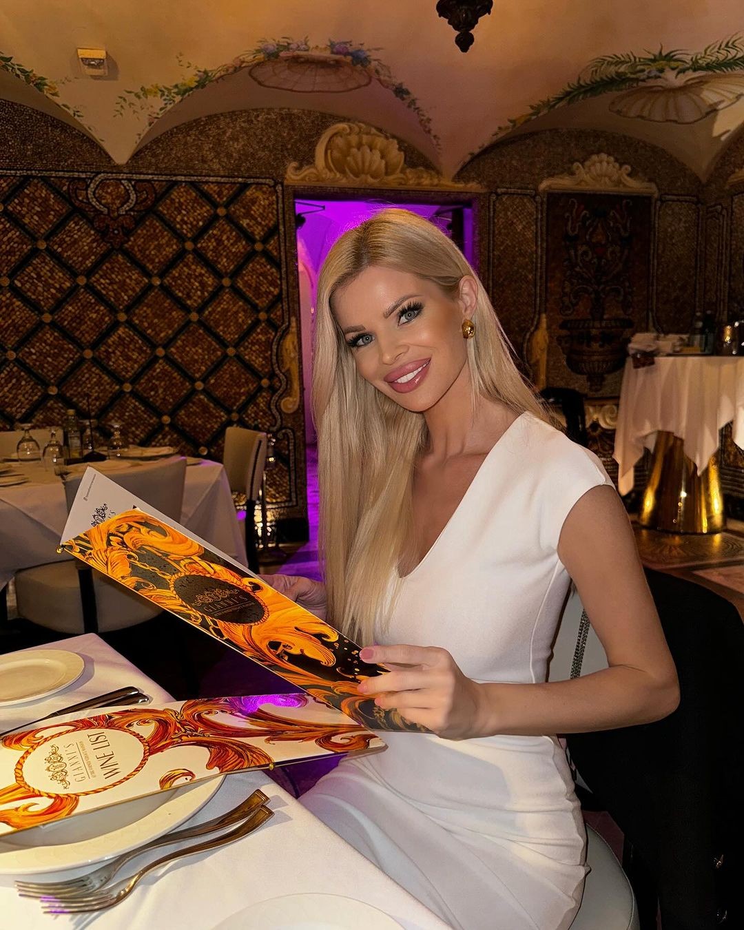 Silvia Kucherenko v luxusnej reštaurácii.