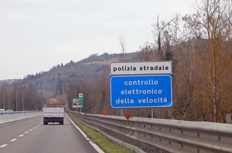 We Włoszech, podobnie jak u nas, łatwo spotkać odcinkowy pomiar prędkości