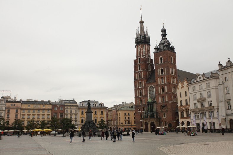 Kraków w czerwonej strefie. Niedzielny poranek