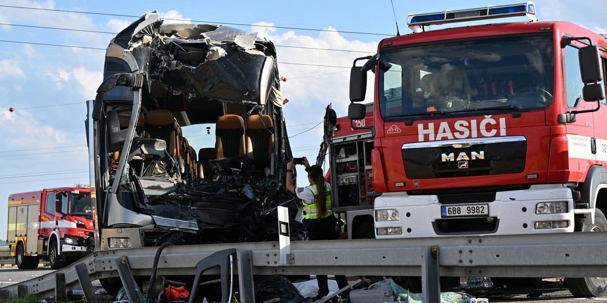Tragedia na autostradzie w Czechach. Jedna osoba nie żyje, kilkadziesiąt osób rannych.