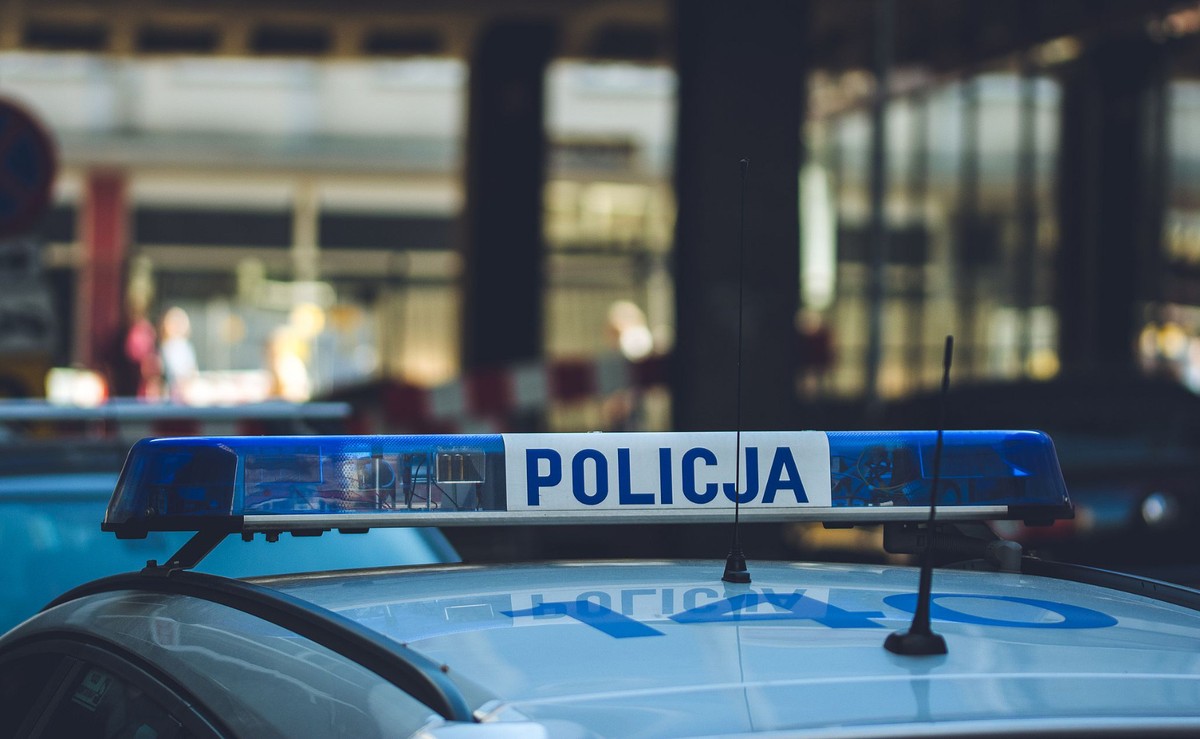 Jeśli dorabiający emerytowany mundurowy osiągnie przychód ponad limit 130 proc. średniego wynagrodzenia (obecnie to 5954,30 zł), kwota jego emerytury zmniejsza się tylko o 25 proc. Cywilny emeryt w takim przypadku nie dostanie z ZUS ani złotówki.