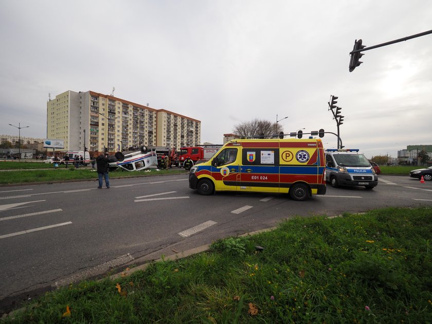 Groźny wypadek karetki w Łodzi