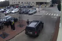 Jeździli tak po parkingu przed sądem. Wszystko się nagrało i kierowca dostał mandat [WIDEO]