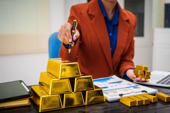 POTENCIJALNI KORPORATIVNI ŠTIT Zašto sve više kompanija u Srbiji deo kapitala usmerava u investiciono zlato?