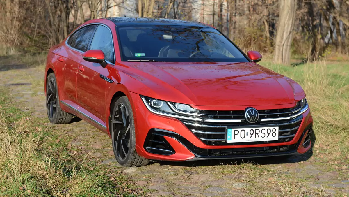 Volkswagen Arteon po kuracji odmładzającej, zyskał między efektowne światła do jazdy w dzień.