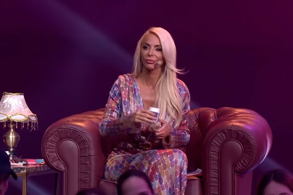 BOJANA LAZIĆ I DESINGERICA U ŽESTOKOM KLINČU Trese se studio u "Pinkovim Zvezdama"! Voditeljka pobesnela: "Ugasite ga"