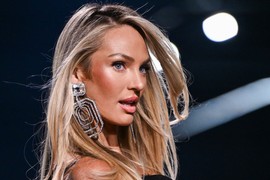 Otkrili je na BUVLJOJ PIJACI, a danas je POJAM SAVRŠENOSTI: Svet ne prestaje da priča o PLAVOOKOJ LEPOTICI koja i u 37. godini ima TELO BOGINJE