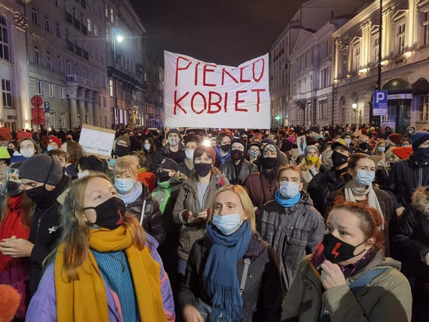 PiS wychodzi z własną rezolucją w sprawie aborcji. Przed Parlamentem Europejskim ma odbyć się demonstracja