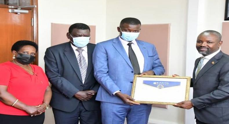 The KACITA team led by their Chairperson, Thadeus Musoke (2nd right) presents a gift to the Deputy Speaker, Hon. Thomas Tayebwa (right) after their meeting on Tuesday 27 September 2022