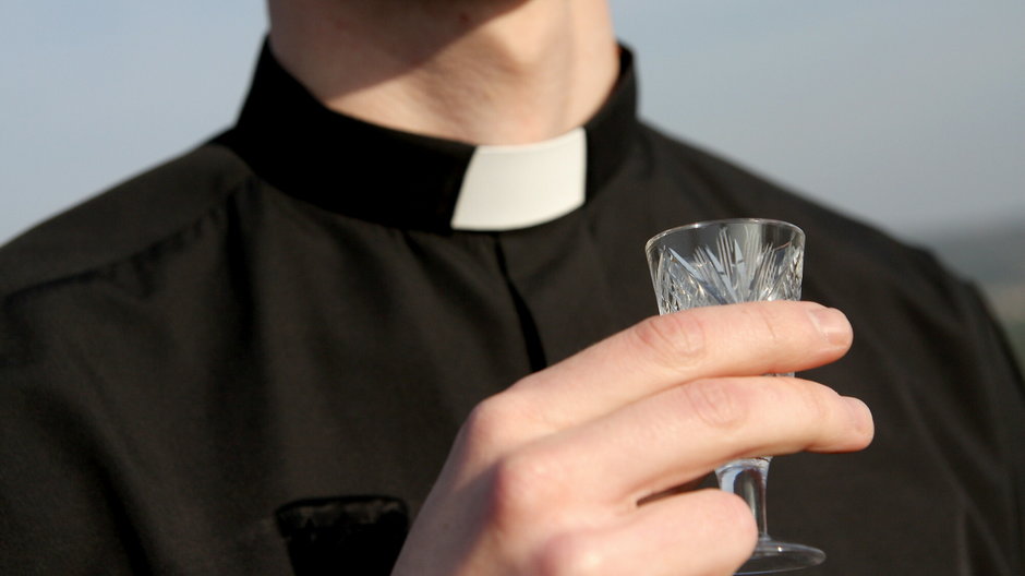 Ksiądz miał pojawić się na pogrzebie pod wpływem alkoholu.