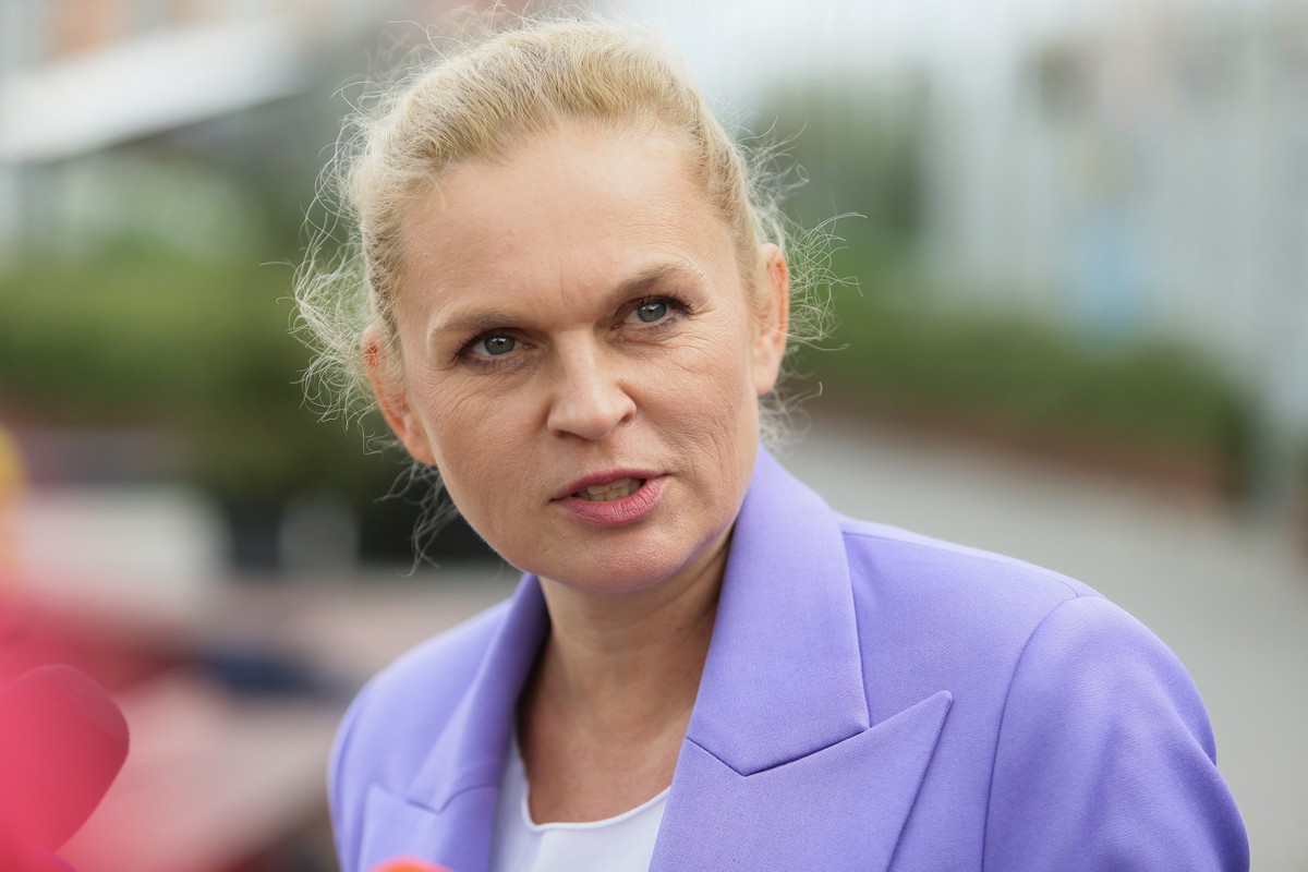 Kampania wyborcza do Parlamentu Europejskiego 2024. Minister edukacji Barbara Nowacka podczas konferencji prasowej w Tychach