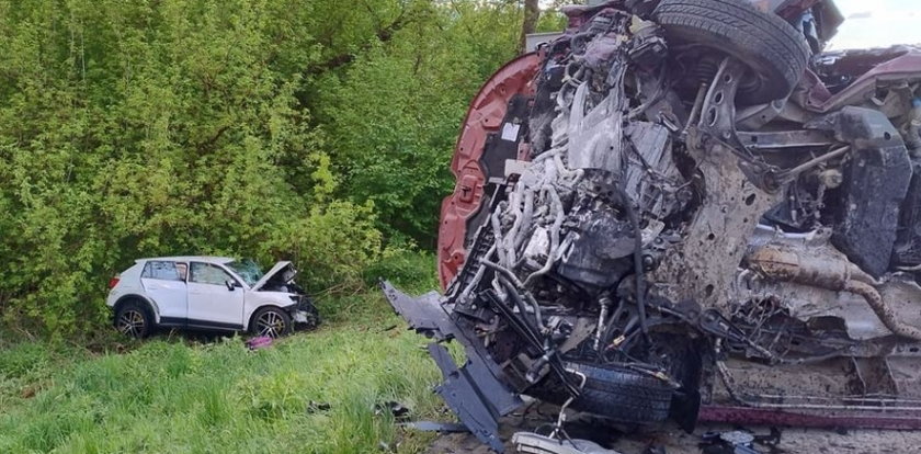 Dramat w Świętokrzyskiem. Rodzina jechała busem na wycieczkę. Są zabici i ranni