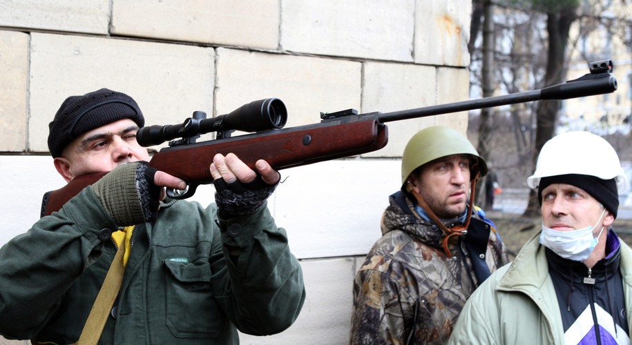 Opozycja też ma broń. Fot. EPA/IGOR KOVALENKO/PAP/EPA