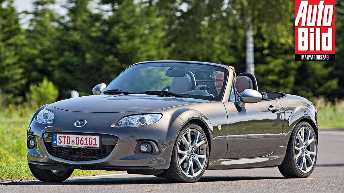 Nyári kocsikázáshoz több mint tökéletes, ráadásul nem is annyira drága: napfénytetős Mazda MX-5 használtan