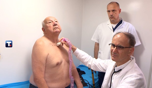 Macut i Lončar u mobilnoj ambulanti u Velikom selu pregledaju pacijente