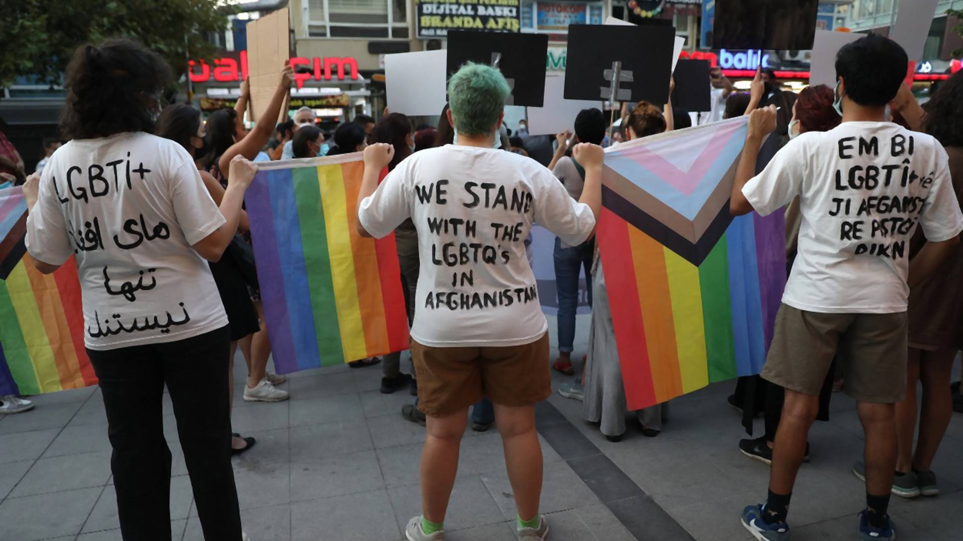 Grupa LGBT Avganistanaca koja beži od talibana, došla u London: Nadamo se da će ih još mnogo biti kod nas