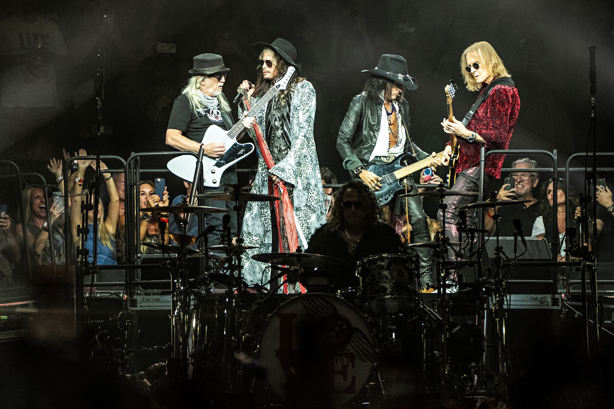 Steven Tyler a skupina Aerosmith.