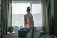 Śmierć ojca była dla Moniki ulgą. "Żałobę po nim przeszłam za życia"