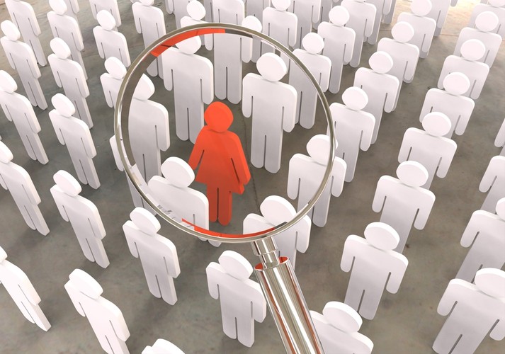 5. Rekruterzy będą w sposób zautomatyzowany identyfikowali pracowników innych firm, których z dużym prawdopodobieństwem mogą zwerbować do swojej organizacji. Osoby, które zastanawiają się nad zmianą pracy, wysyłają sporo świadczących o tym sygnałów – kupują poradniki, uzupełniają profile w serwisach społecznościowych, wyszukują w internecie oferty pracy i uczestniczą w większej ilości imprez branżowych. Wyłowienie takich osób będzie łatwiejsze i podesłanie im właściwej oferty pracy w odpowiednim czasie zwiększy szansę na znalezienie prawdziwego talentu.