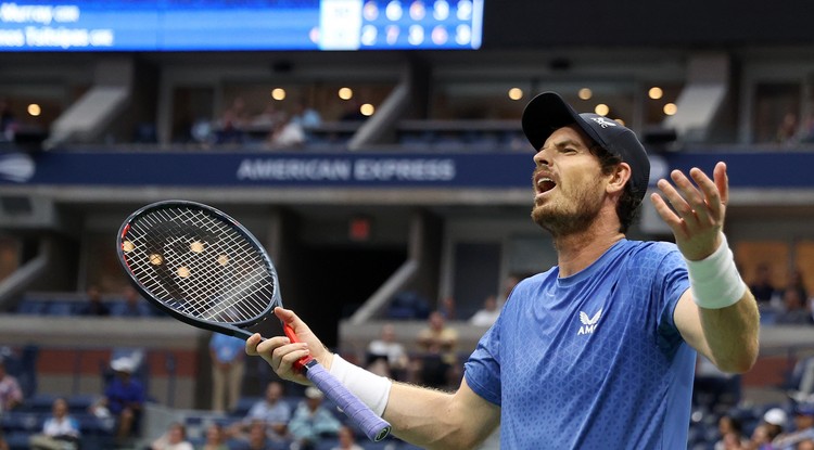 Andy Murrayt eléggé felcseszte ellenfele, Stefanos Tsitsipas viselkedése a US Open első fordulójában 2021. augusztus 30-án