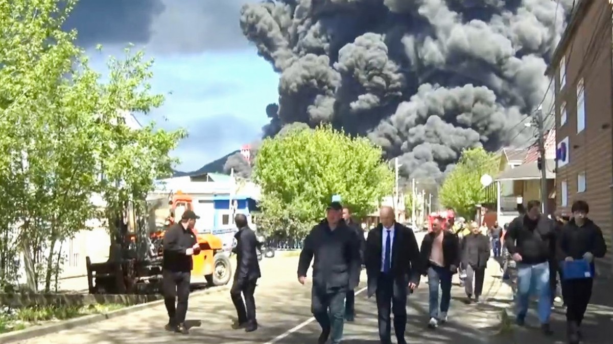 Guverner Krasnodarske oblasti Venijamin Kondratjev na mestu požara u naftnoj rafineriji Tuapse 28. aprila