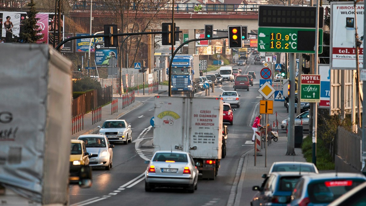 Zarząd Infrastruktury Komunalnej i Transportu w Krakowie ogłosił przetarg na rozbudowę jednej z najważniejszych arterii komunikacyjnych w mieście - alei 29 Listopada na odcinku od ul. Opolskiej do granic miasta. Koszt prac szacuje się na ok. 200 mln zł.