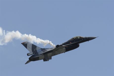 Captain Ralph Aarts Royal Netherlands Air Force. Spyker F8-VII vs F-16 Jet Fighter, Royal Netherlands Air Force Volkel, The Netherlands, Friday 20 April 2007.