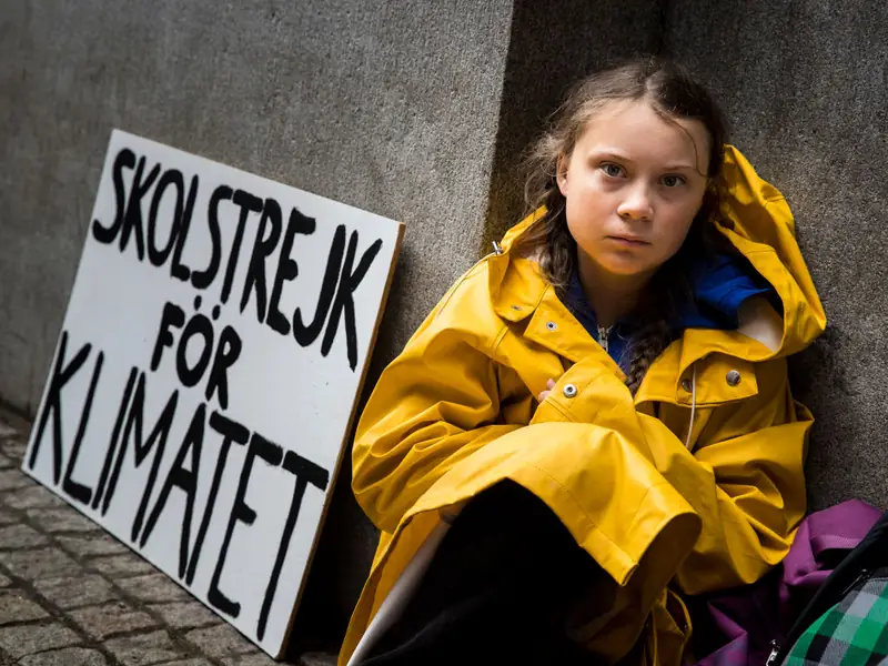  Greta Thunberg w 2018 roku rozpoczęła strajk klimatyczny pod szwedzkim parlamentem