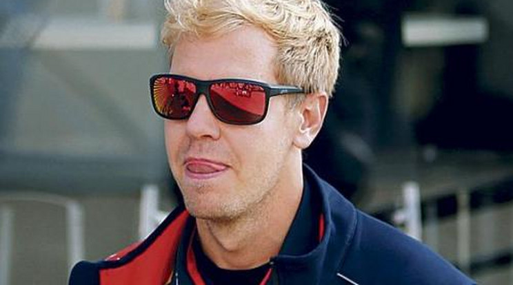 Szőkén vezet Vettel