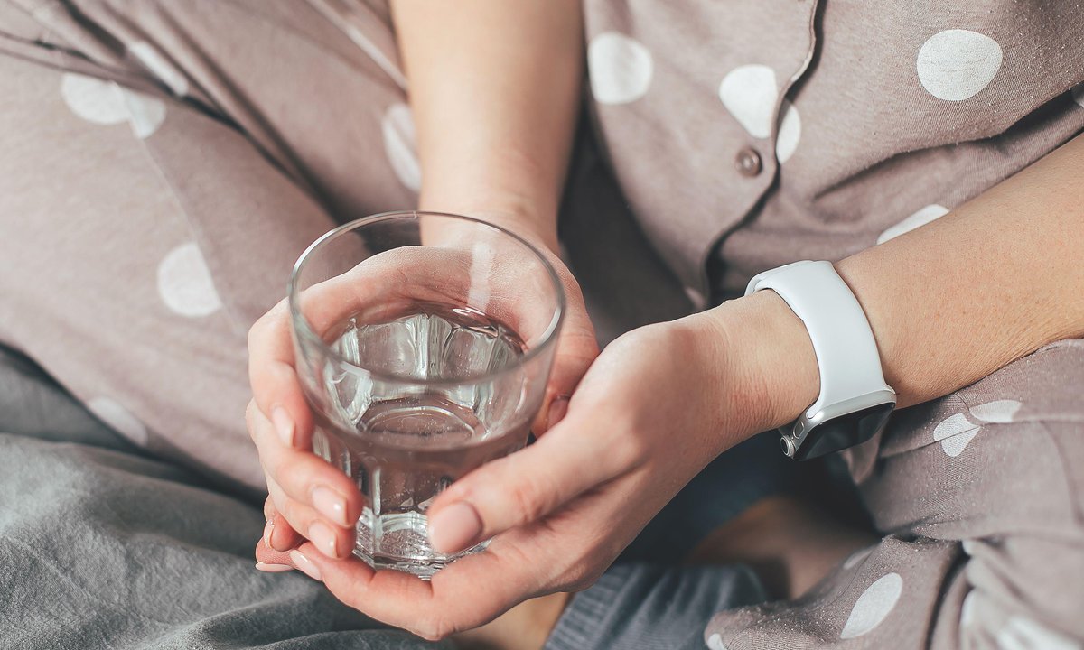 Co się dzieje z twoim ciśnieniem, kiedy wypijesz szklankę wody? Wyjaśniamy