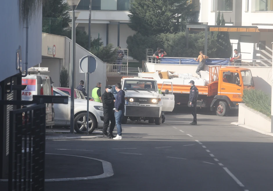 Policija iz luksuznog naselja odnela kola koja su bila u Šobićevoj garaži