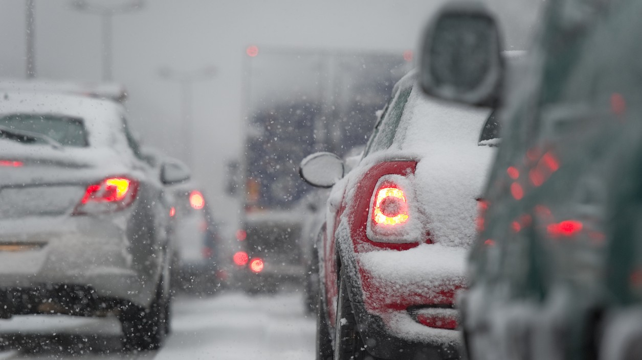 Ako prežiť zimu s autom: Rady pre elektromobily aj spaľovacie vozidlá. 