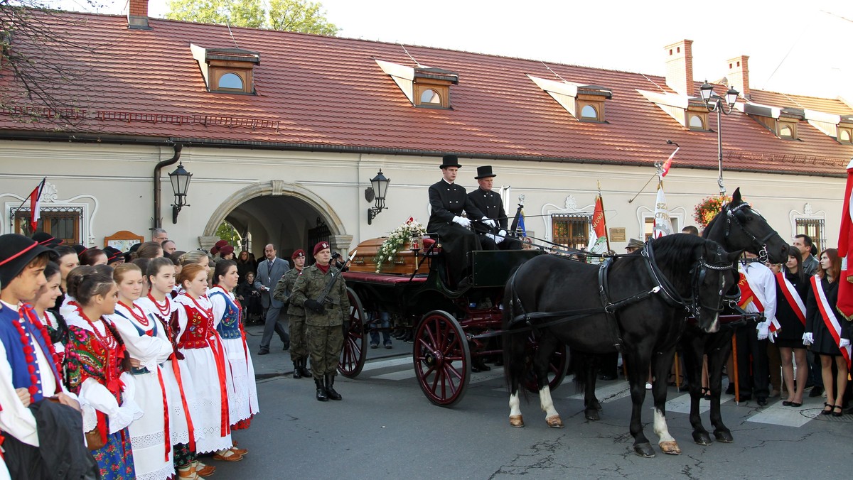 Prochy ostatnich przedwojennych właścicieli dóbr żywieckich: arcyksięcia Karola Olbrachta Habsburga i jego małżonki Alicji Ankarcrony chce sprowadzić do Żywca burmistrz miasta Antoni Szlagor. Jak powiedział, uroczysty pogrzeb odbyłby się w 2018 r.