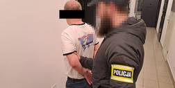 Przyłożył żonie szablę do szyi. 59-latek w rękach policji