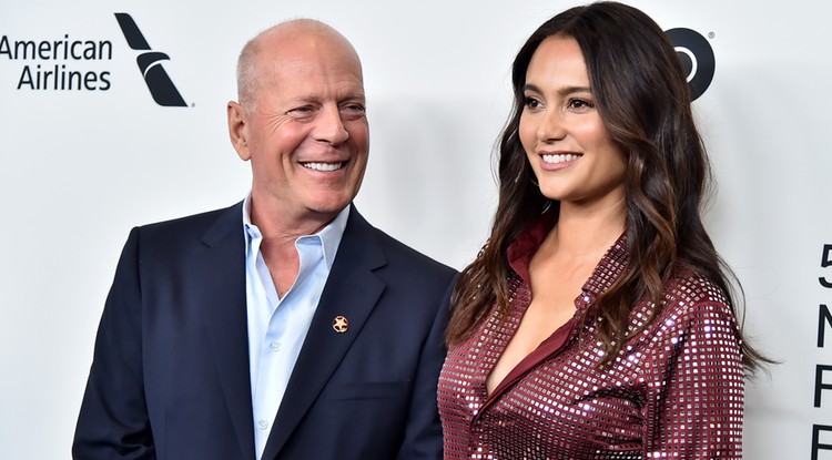 Emma mindenben férje, Bruce Willis mellett áll Fotó: Getty Images