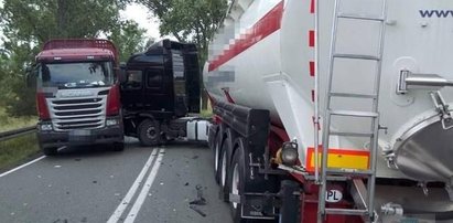 Nie żyje 19-letni kierowca. Jego auto kompletnie zmiażdżone